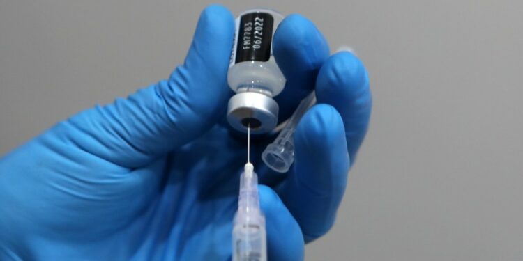 Los viajeros tendrán que llevar consigo una prueba de su vacunación completa.