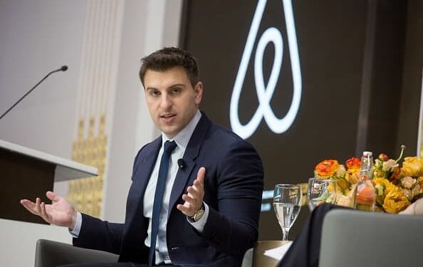 El CEO de Airbnb dice que un futuro de trabajo y viajes flexibles impulsará a la empresa