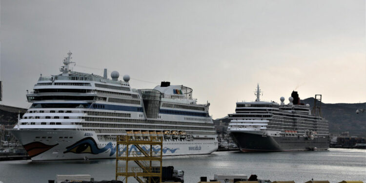 El Puerto de Cartagena recibe la primera doble escala de cruceros del año