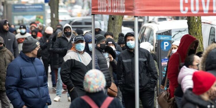 El año 2021 cierra con un récord de 198 millones de contagios de COVID-19 en todo el mundo