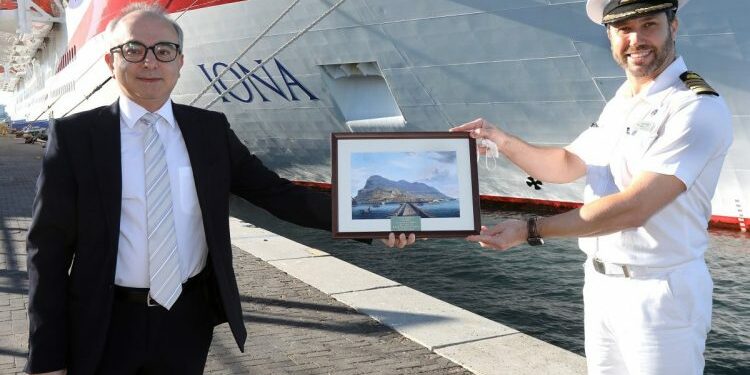 El crucero Iona, propulsado por gas natural, realiza su primera escala en Gibraltar