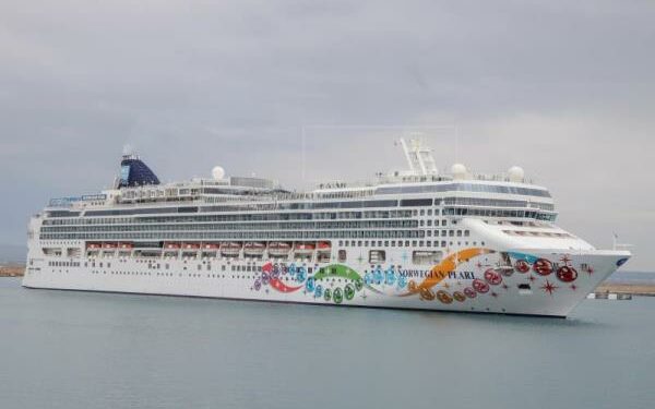 El crucero "Norwegian Pearl" regresará a Miami tras detectar casos de covid-19