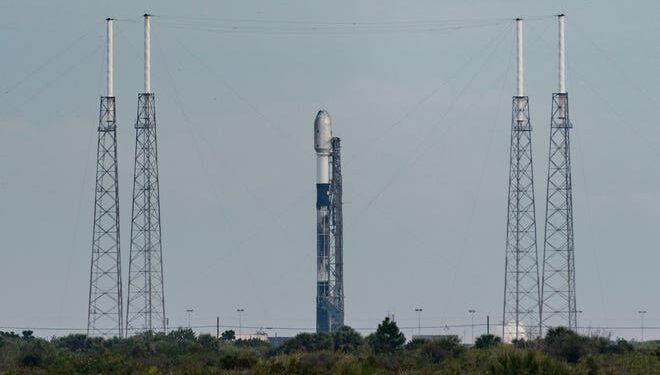 El cohete SpaceX Falcon 9 aterriza en el complejo de misiles 40 de la Estación de la Fuerza Espacial de Cabo Cañaveral con la misión CSG-2 el 28 de enero de 2022.  El segundo intento de lanzamiento fue abandonado debido al mal tiempo.
