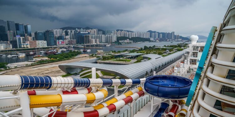 El operador de cruceros Genting Hong Kong solicita la liquidación de la empresa a medida que se agota el efectivo