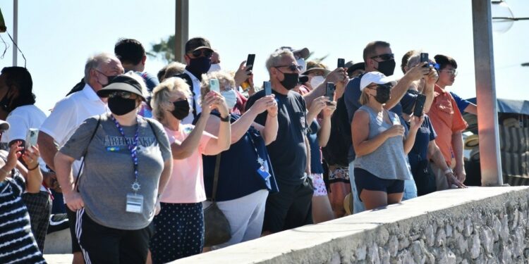 El puerto de Mazatlán recibe cruceros que rechaza Ensenada