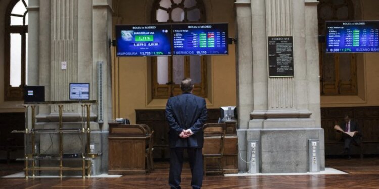 El sector bancario y los viajes impulsan al Ibex-35 a la espera de la Fed