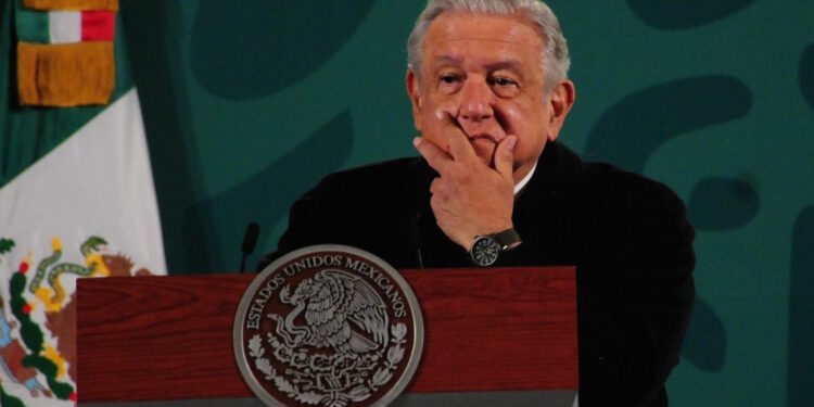 Empresa de servicios y cobranza hizo encuesta que presume AMLO
