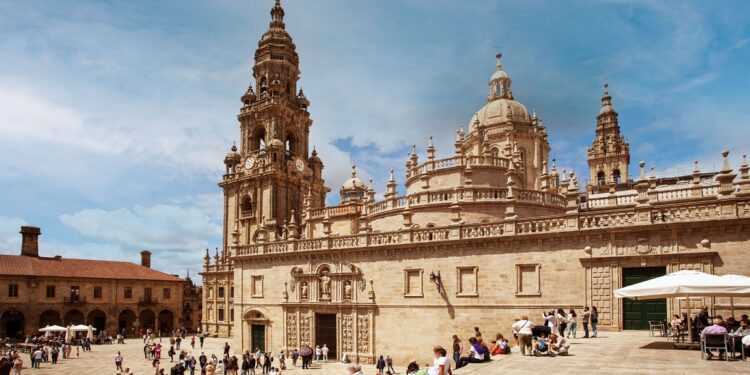 En tren a Santiago de Compostela como destino turístico