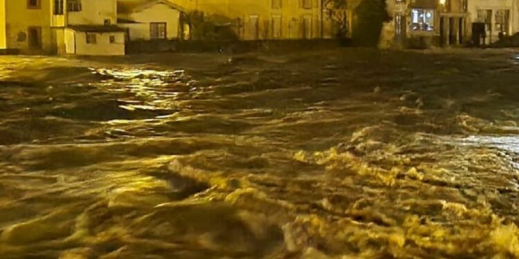 Escuelas y carreteras cerradas por inundaciones en Francia
