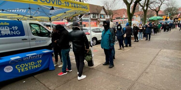 Expertos en COVID-19 creen que no ha llegado lo peor del tsunami de contagios