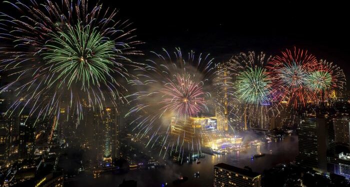 FOTOS: Fuegos artificiales, música y celebraciones: así se abre paso el mundo a 2022