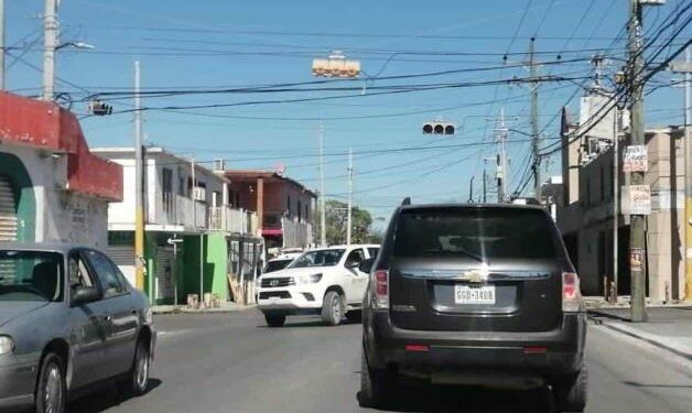 Fallan semáforos en diferentes cruceros