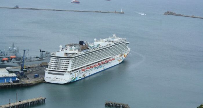 Gobierno británico busca eliminar normas que prohíben bodas en cruceros locales