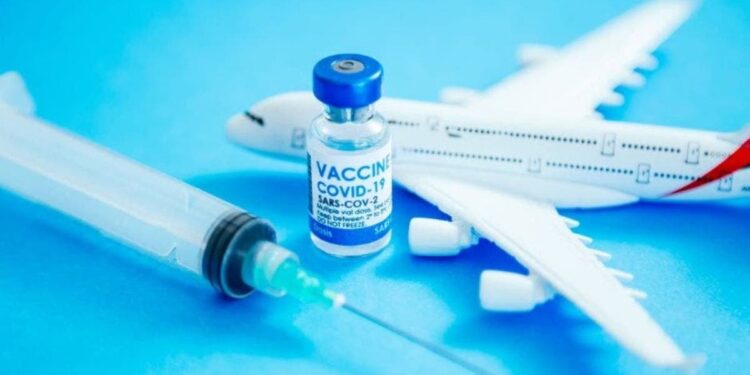 Gobiernos deben eliminar barreras de viaje para vacunados, dice Asociación Internacional de Transporte Aéreo