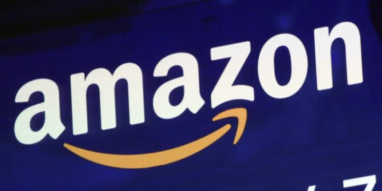 Amazon lidera el comercio electrónico en España, con 12.000 trabajadores fijos en los 30 centros logísticos con que cuenta en el país, y tiene planes de elevar esa plantilla hasta los 25.000 efectivos en 2025.
