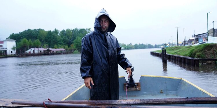 Historias de nuestra gente: la “Venecia argentina” y los 100 viajes por día del botero, el único transporte público que sobrevivió
