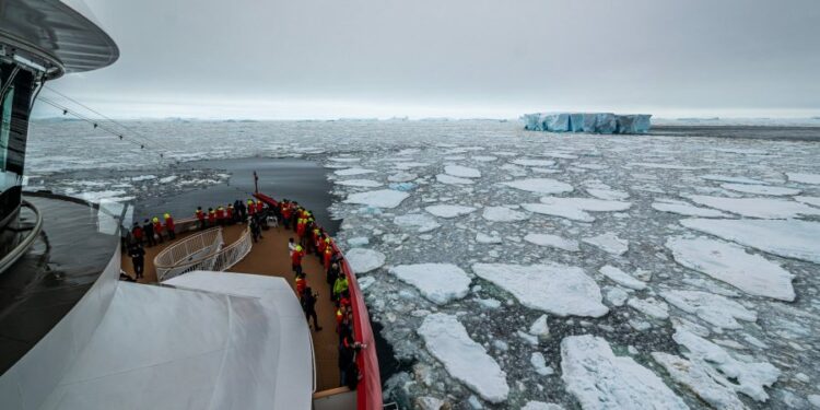 Hurtigruten cancela crucero antártico y regresa a Punta Arenas