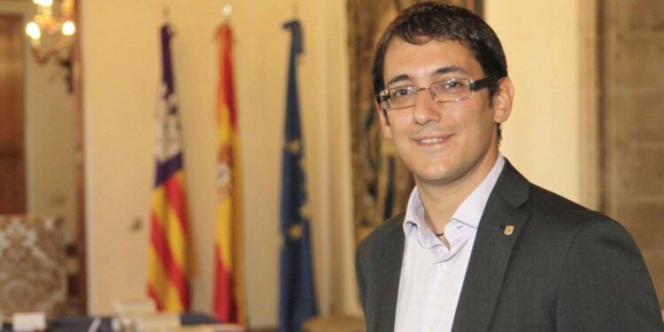 Iago Negueruela, consejero de Trabajo y Turismo de Baleares: “La salud de los trabajadores debe ser un valor para la promoción turística” | Economía