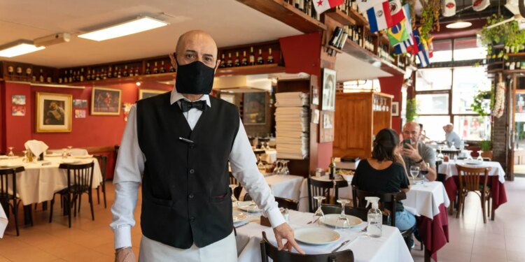 Inflación en restaurantes y hoteles: el sector que más estimula el Gobierno tuvo los mayores aumentos de diciembre