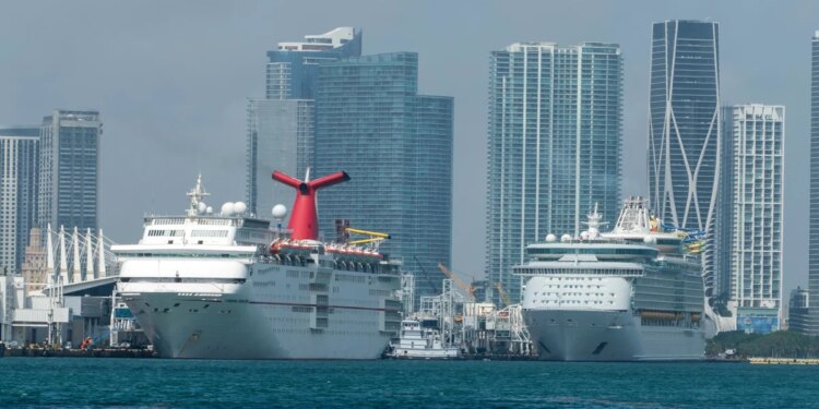Investigan a todos los cruceros que están en operación en EEUU tras reportes de contagios de COVID-19