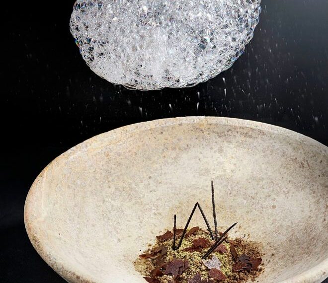 Jordi Roca crea Bosque Lluvioso, el postre que llueve sobre el plato.