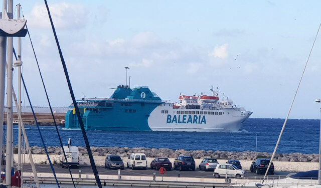 La Ciudad estudia otras vías, ajenas a las navieras, para abaratar el billete para no residentes | Ceuta Televisión | Noticias Ceuta