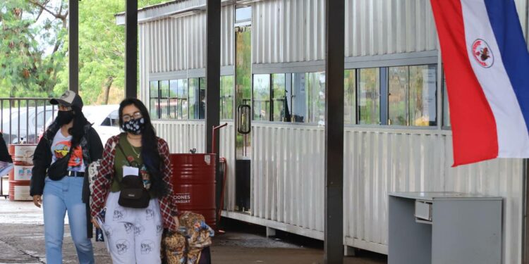 La Nación / Argentina no descarta volver a cerrar fronteras