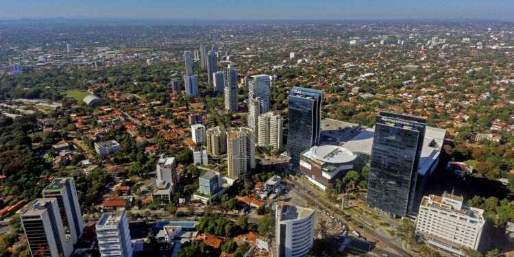 La Nación / FocusEconomics proyecta ya una desaceleración económica de Paraguay