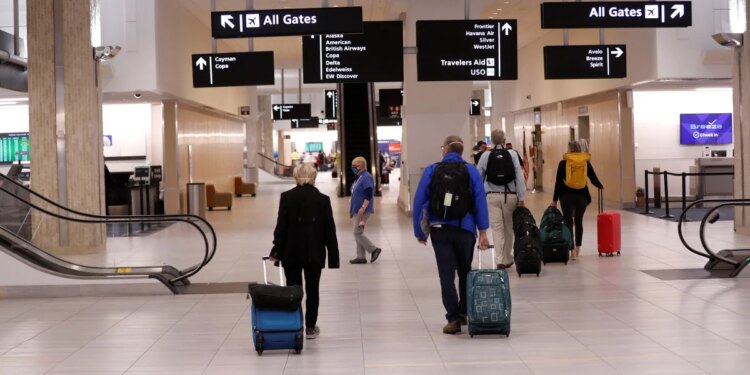 La OMS pidió levantar las restricciones a los viajes internacionales por la pandemia de coronavirus