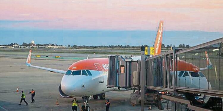 La aerolínea easyJet prevé un aumento de los viajes a España este verano