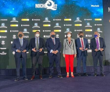 Los premiados posaron junto a la ministra Reyes Maroto