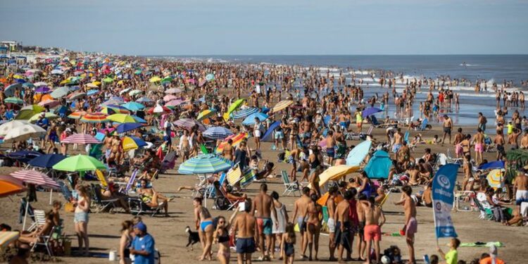 La costa bonaerense, Bariloche y Villa Carlos Paz fueron los destinos turísticos más elegidos en la primera quincena de enero