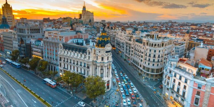 La industria turística española espera recuperarse en primavera 2022