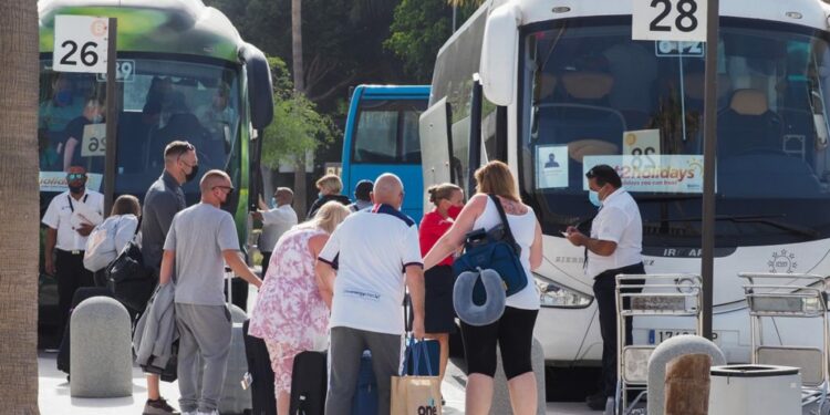 La sexta ola lastra la temporada alta turística con una ocupación del 61%