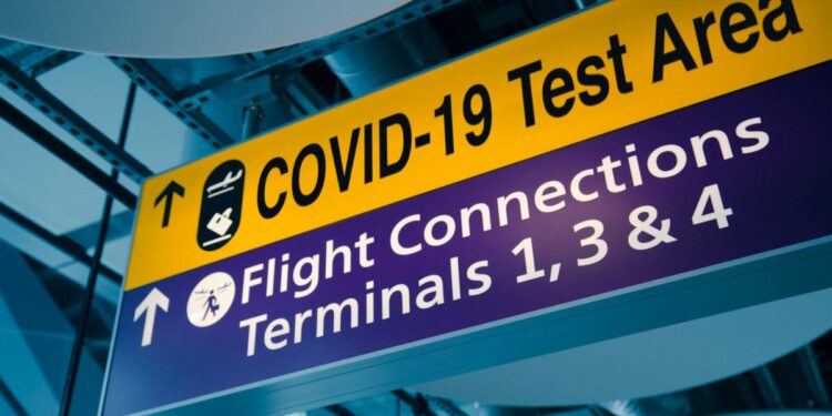 Las pruebas de viaje no tienen prácticamente ningún efecto sobre la propagación de las variantes del covid-19, según un estudio
