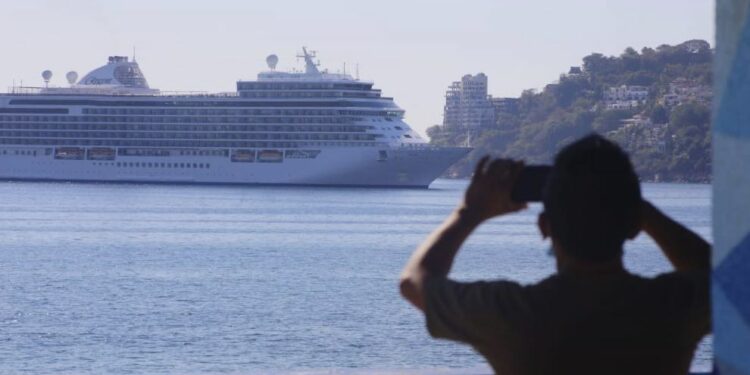 Llega el tercer crucero del año; pasajeros habrían gastado 2 y medio millones de pesos: Turismo  