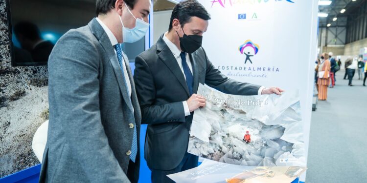 Los 4 ‘influencers’ de Almería revolucionan FITUR y hacen viral la provincia