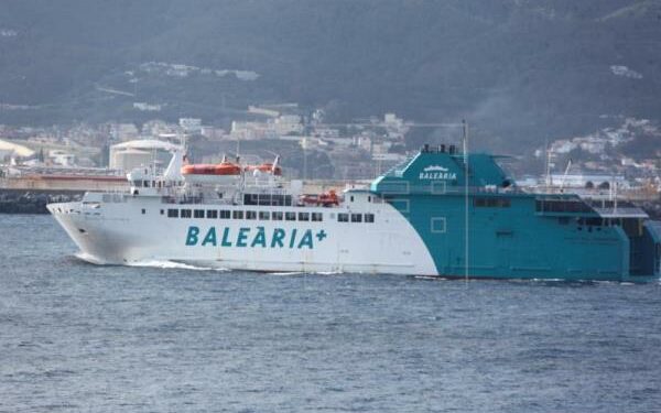 Los buques de alta velocidad cancelan viajes en el Estrecho por temporal