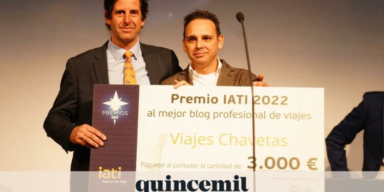 Los coruñeses Paula e Isaac se llevan uno de los "Goya" de los viajes con su blog Chavetas