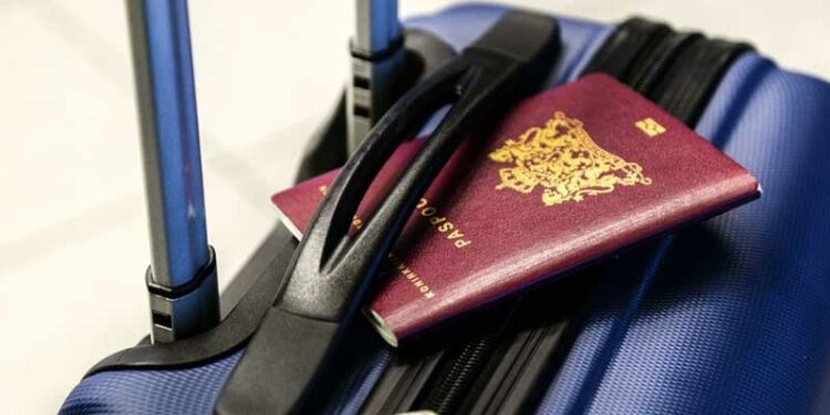 Los pasaportes más y menos poderosos del mundo para 2022