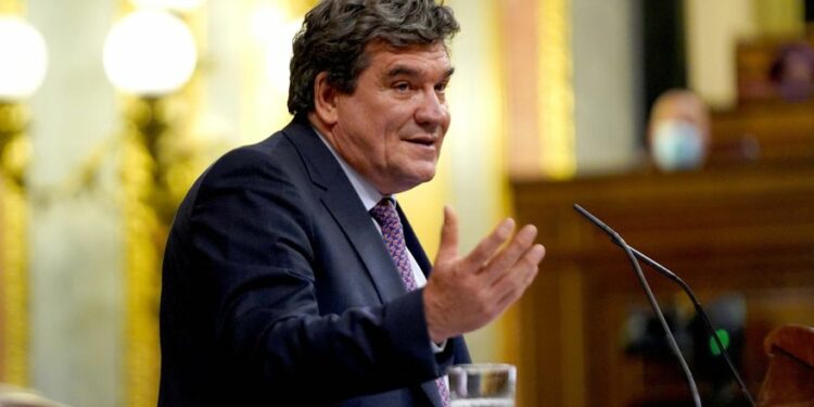 Los trabajadores en erte siguen a la baja pese al avance de la sexta ola