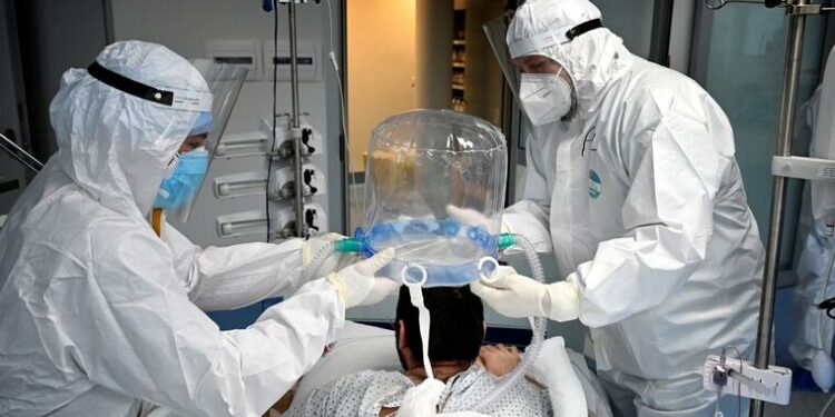 Los triunfos y las derrotas en la batalla contra el COVID-19 durante el 2021