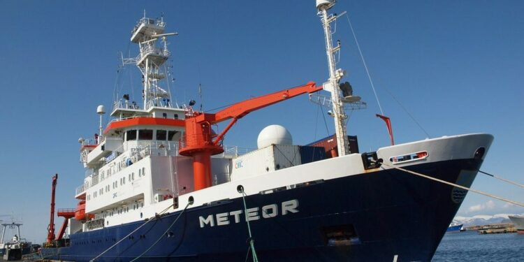 METEOR, el Primer crucero trilateral: buque científico realizará expedición en fiordos y canales de la Región de Magallanes