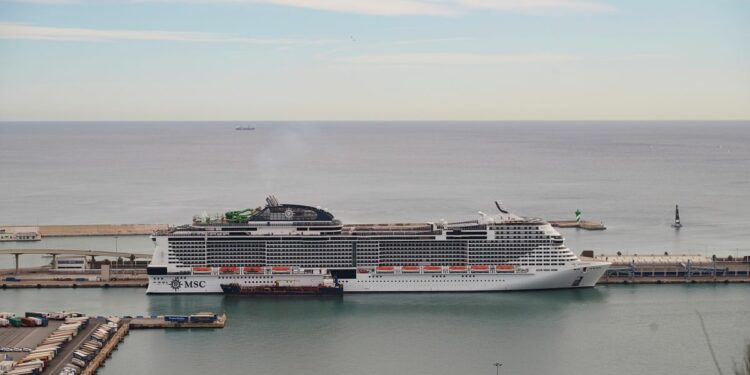 MSC Grandiosa: Atraca en Barcelona un crucero con varios positivos de covid a bordo | Cataluña
