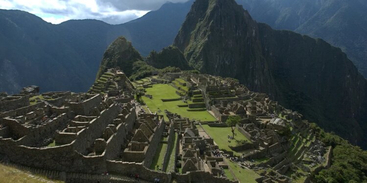 Machu Picchu recibió cerca de 450.000 turistas en 2021, un 66 % más que 2020