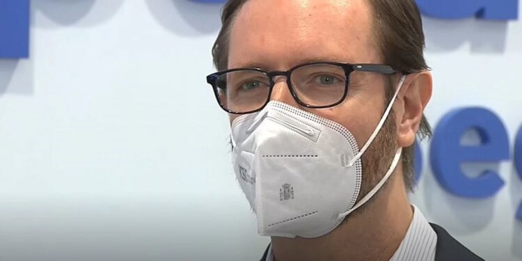 Maroto reprocha a Sánchez su gestión del volcán: "mucha foto, mucho viaje y cero euros" después de 8 visitas