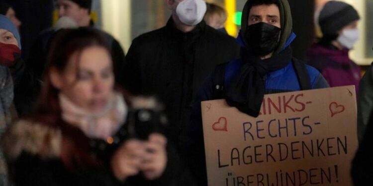 Más de 20 mil alemanes se manifiestan a lo largo del país contra las medidas sanitarias