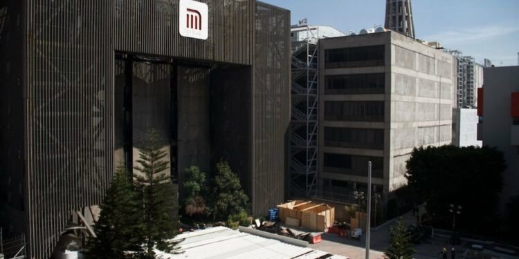 Metro y aseguradora no acuerdan costo de daños por incendio, a un año