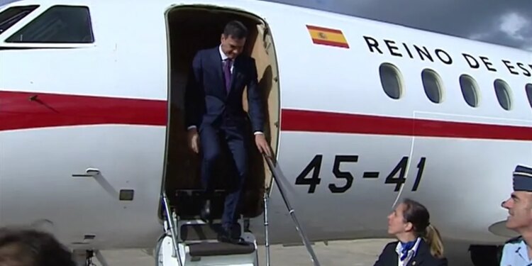 Moncloa rehúsa informar sobre los viajes de Pedro Sánchez en Falcon durante 2021 por ser "materia sensible"
