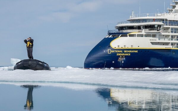 NatGeo comprueba que Clase Polar 5 y X-Bow permiten a cruceros pasar más tiempo en zonas de hielo